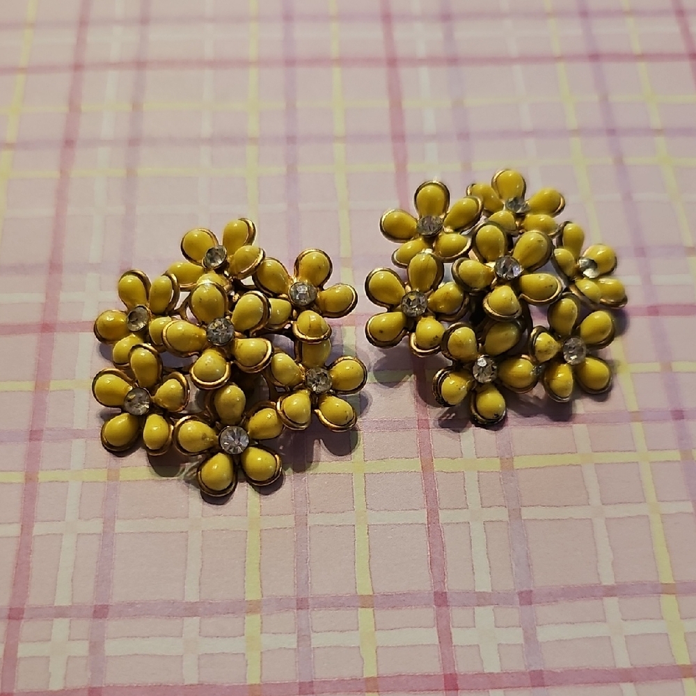 Vintage Yellow Floral Cluster Clip Earrings